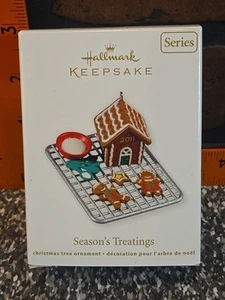 Hallmark Andenken 2011 SEASON'S TREATINGS Serie Lebkuchen Backen Ornament - Bild 1 von 9