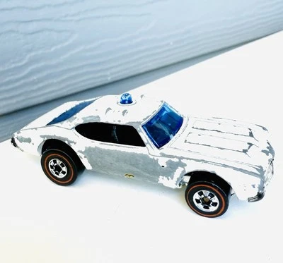 Hot Wheels Redline 1975 Police Cruiser Olds 442 base de plástico policía estatal Foto 1 de 4