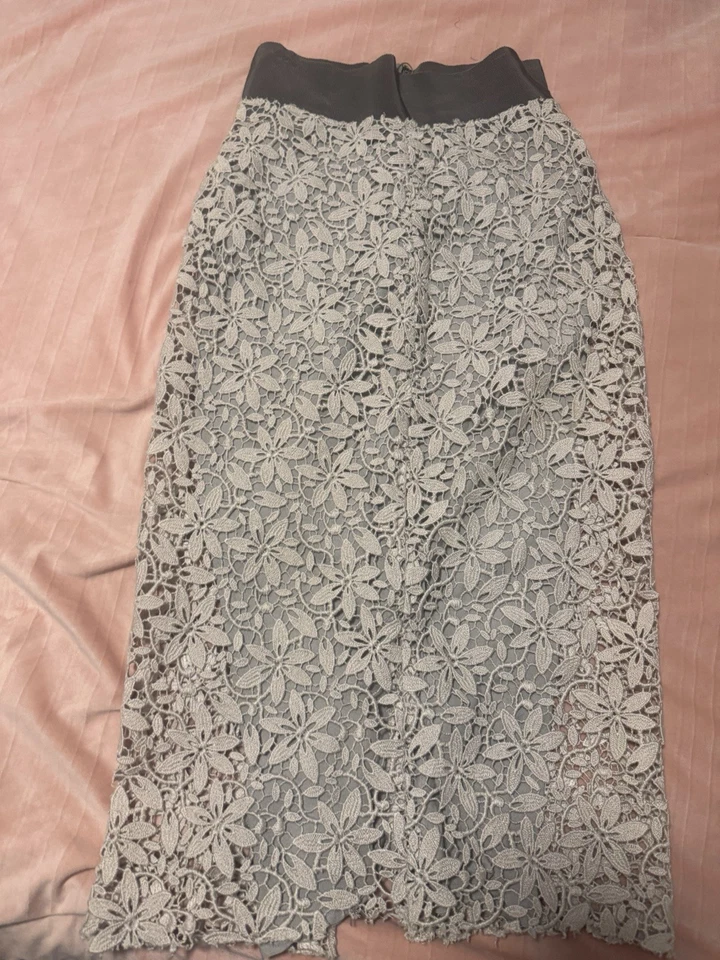 Falda superpuesta de encaje floral Giambattista Valli Paris talla 40/XS – Hecha en Italia Foto 1 de 4