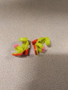 Moda Muñecas Amarillo Tacones Altos Zapatos Escala y Marca Desconocidas - Imagen 1 de 9