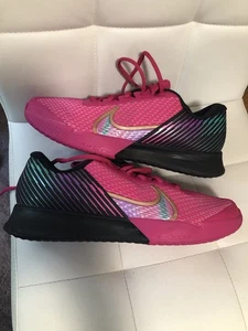 Größe 10,5 - NikeCourt Air Zoom Vapor Pro 2 Premium HC Fireberry W Neu Siehe Bilder - Bild 1 von 7