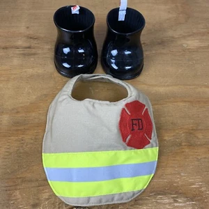 Build-A-Bear Workshop Hecho a Medida Babero de Bombero y Botas Negras Conjunto de Bombero - Imagen 1 de 6