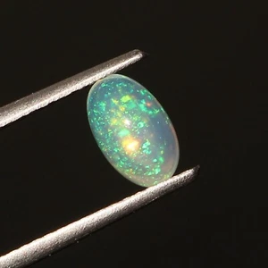 Piedra preciosa suelta cabujón óvulo ópalo etíope fuego natural 8X4X4 mm 0,70 quilates - Imagen 1 de 2