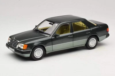 Norev 1990 Mercedes-Benz E класса 230E AMG (W124) ночь зеленый металлик 1:18 - Изображение 1 из 4