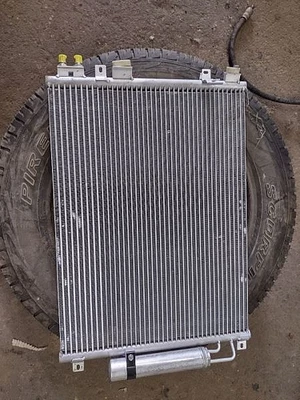 Condensador 15 CARGADOR DODGE 6,4 L Foto 1 de 4