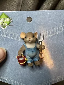 CHARMING TAILS Leaf & Acorn Club 2002 Brooch Lapel Pin Overalls Garden Mouse - Picture 1 of 7