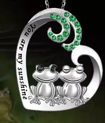 FROG PENDANT CHAIN HEART GREEN  UNISEX ADULT KID BIRTHDAY CHRISTMAS VALENTINE  - Image 1 of 3