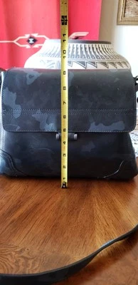 Bolso Bandolera Frye Charlie con Solapa Bolso de Hombro Azul Estampado Camuflaje $348 Foto 1 de 4