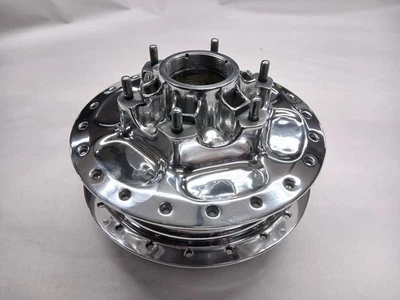 Buje trasero Honda cb750 sohc modelo F SuperSport.  Pulido a la perfección absoluta. Foto 1 de 4