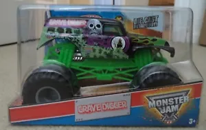 Monster Jam 1:24 Scale Grave Digger W2450 2013 New - Picture 1 of 2