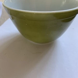 Vintage Pyrex 1 1/2 Pt Avocado Green Small Mixing Bowl - 401 Milk Glass  - Picture 1 of 3