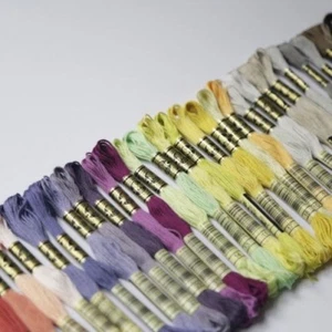 DMC Point de Croix Fils en Coton Fil Écheveau Mouline Couleurs 01 Pour 35 8m - Picture 1 of 42