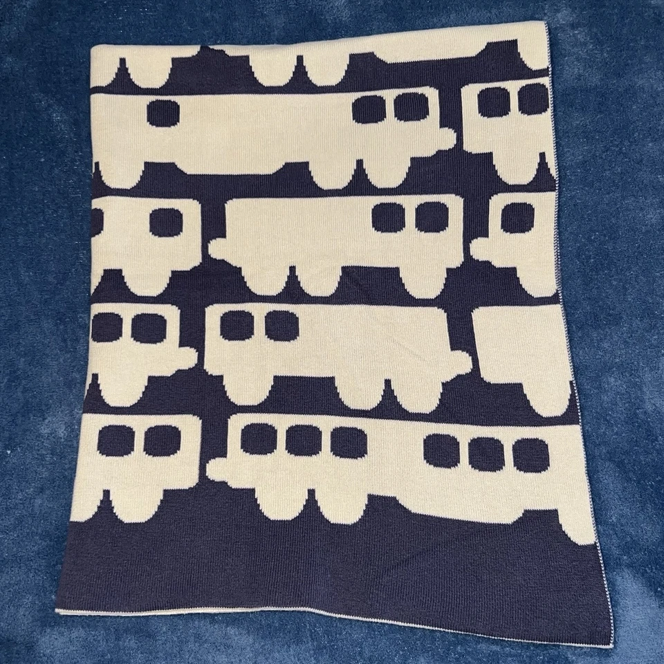 Manta bebé diseño retro Orla Kiely x Target Trains Trolley Cars azul beige Foto 1 de 4