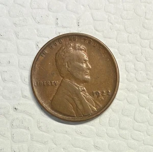 1922-D Lincoln Cent (Wheat Penny), VF Condition, Semi-Key Date! - Picture 1 of 2