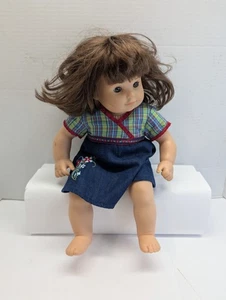 American Girl Bitty Twin girl bambola capelli castani e occhi marroni più vestiti LOTTO - Foto 1 di 5