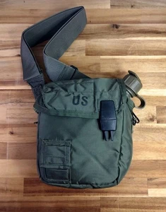 U.S. Military Issued 2QT Water Canteen w/Cover, Strap, and Alice Clips, green - Bild 1 von 7