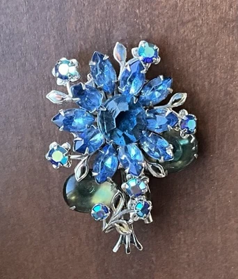 Vintage Unsigned Blue Rhinestone Flower Brooch Estate Jewelry  - Image 1 of 4
