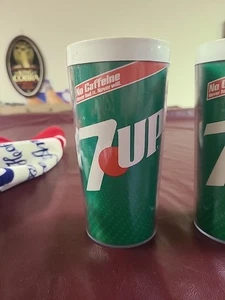 Menge 2 Vintage 7up, Thermo Serv Soda Werbung Becher - Bild 1 von 7