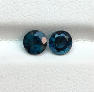 Unheated teal blue sapphire round cut good color gemstone pair 1.25 carat - Image 1 of 4