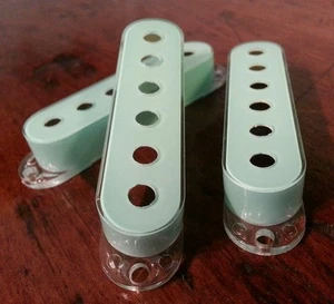 3 cubiertas de pastilla de bobina simple que se ajustan a postes espaciados de 52 mm. (Verde Surf) JAT C.G.P - Imagen 1 de 2