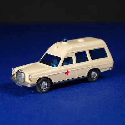 WIKING 1:87 HO - MERCEDES 200 AMBULANCE - VINTAGE WIKING - BC W20 - Image 1 of 4