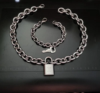Auténtico Louis Vuitton Plata Candado Llave y Sin Marca Collar Pulsera Foto 1 de 4
