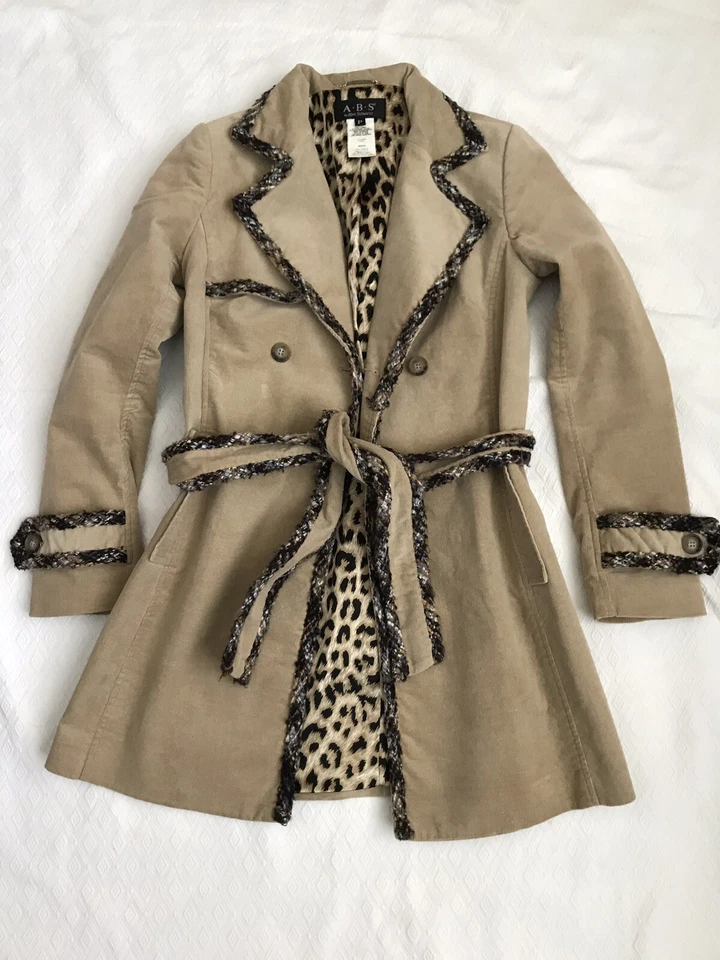 Gabardina para mujer Abs by Allen Schwartz pequeña beige leopardo ribete con flecos talla P Foto 1 de 4