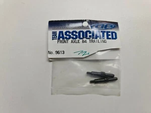 Team Associated 9613 front axle B4 trailing 002 - Picture 1 of 1