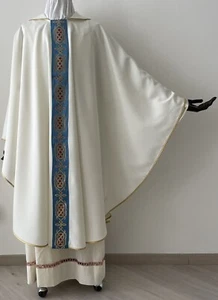 CASULA BIANCA MARIANA CON GALLONE - KASEL WEISS - MESSGEWAND - WHITE CHASUBLE - Foto 1 di 2