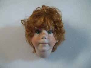 Sockel Puppenkopf grüne Augen rote Haare/Wimpern Porzellan - Mädchen vielleicht Junge. - Bild 1 von 19
