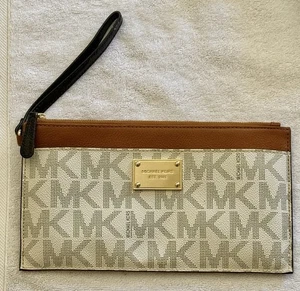 Excellent Condition Michael Kors Zip Clutch Wristlet - Tan Canvas X-Large VG+ - Picture 1 of 6