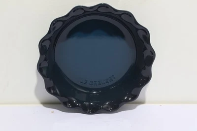 "Plato para hornear de gres acanalado Le Creuset Heritage de 9"" en nuez" Foto 1 de 4