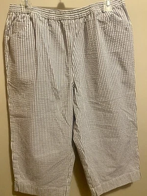 Pantalones Quacker Factory Seersucker Capri Gris Claro Blanco Rayas Bolsillos Talla L Foto 1 de 4