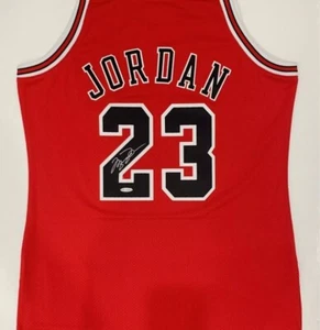 MICHAEL JORDAN SIGNED CHICAGO BULLS JERSEY UPPERDECK AUTHENTICATION - Bild 1 von 6