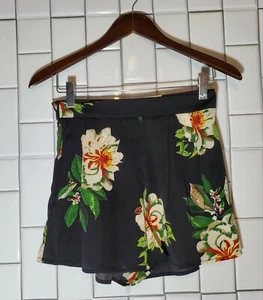 SHEIN Black Floral Lightweight Dress Shorts Size S Side Zip Romantic Shorts - Picture 1 of 11