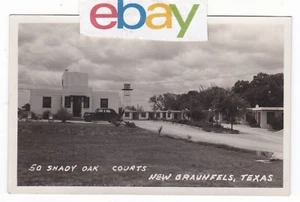 c1940 RPPC NEW BRAUNFELS TEXAS 50 SHADY OAK COURTS MOTEL CAR VINTAGE POSTCARD TX - Picture 1 of 2