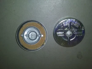 1960   Chevrolet Fullsize (exc. Station Wagon)     Gas Caps (1 pair) - Bild 1 von 1
