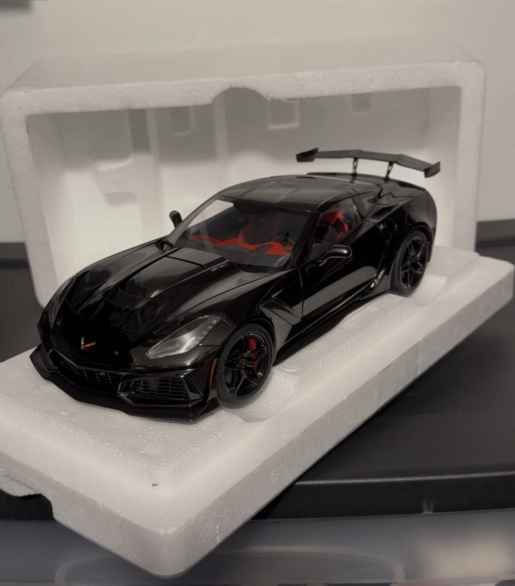 Chevrolet Corvette 1:18 Scale Contemporary Manufacture