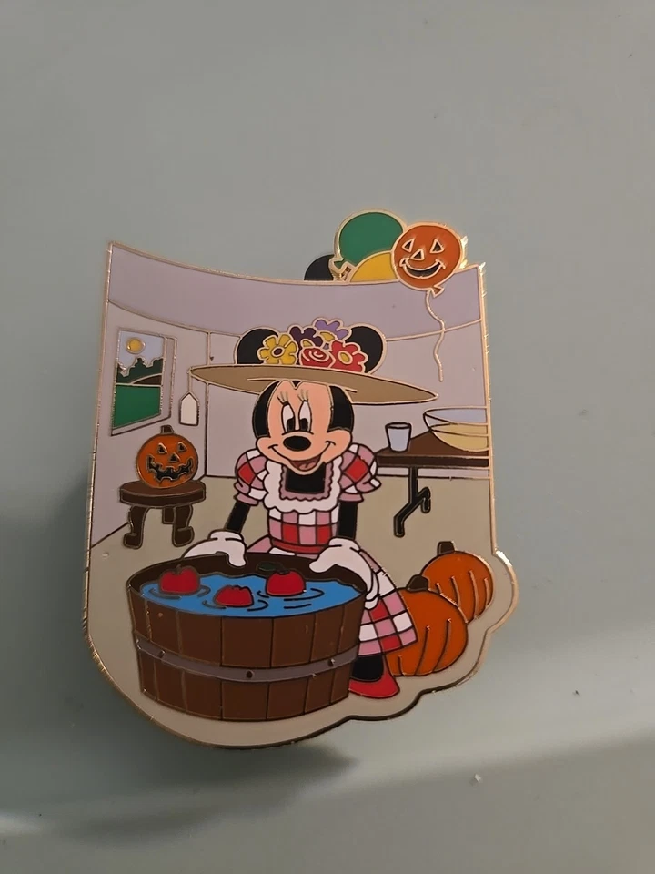 Prendedor LE 250 Disney ✿ Minnie Pearl Bobbing Manzanas Halloween Calabaza 2006 Foto 1 de 1