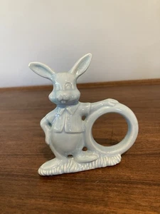 Vintage Kunstkeramik Hase blauer Hase Keramik Figur Serviettenring Frühling Ostern - Bild 1 von 8