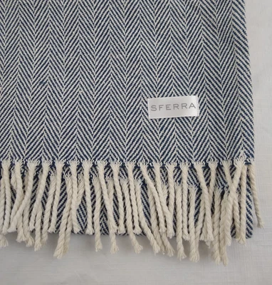 Flecos Sferra Celine Throw azul marino/natural 100 % algodón espiga 51”x71” Foto 1 de 4