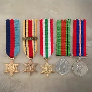 1939 - 45 STAR, AFRICA STAR, ITALY STAR, DEFENCE + WAR MINI MEDAL SET | GOLD TO - Picture 1 of 1