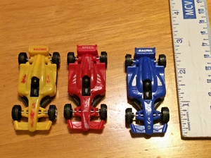 3 Kunststoff Indy Style Rennwagen - 2,5" lang - Made in China - sehr schöner Zustand - Bild 1 von 4