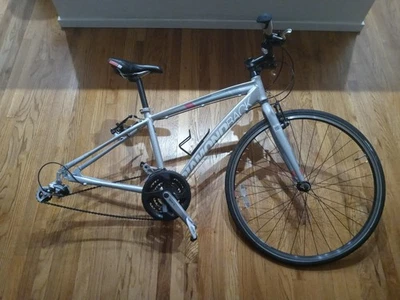 Bicicleta de carretera híbrida Diamondback Devine para mujer SM 5'4-5'7 700c rueda trasera necesaria  Foto 1 de 4