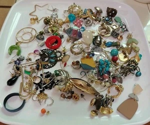 Vintage Junk Drawer JEWELRY PARTS CRAFT Broken Earrings Scrap Lot ~15 OZS ~AS IS - Picture 1 of 24