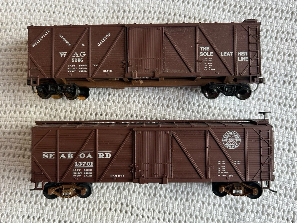 Two HO Roundhouse Wooden 40’ Boxcars - (NICE CONDITION) - Image 1 of 4