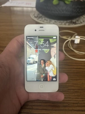 Apple iPhone 4s (A1387) White 8 GB Charges & Powers On READ - Image 1 of 4