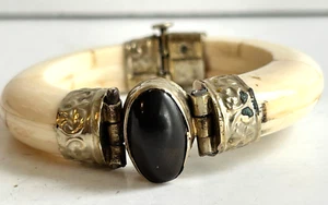 Vintage Antik Knochen/Messing/Schwarz Stein Klapp Armreif Armband Pin Verschluss Nachlass - Bild 1 von 6
