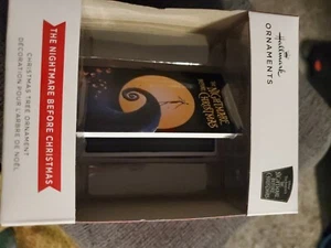 Hallmark Pesadilla Antes De Navidad Retro Adorno VHS - 2022 - NUEVO EN CAJA - Imagen 1 de 3