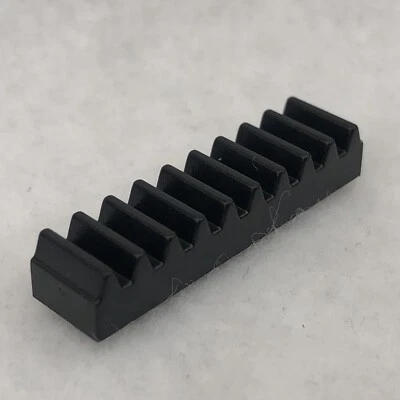 LEGO 3743 Black Technic, Gear Rack 1 x 4 (x1) - Image 1 of 3